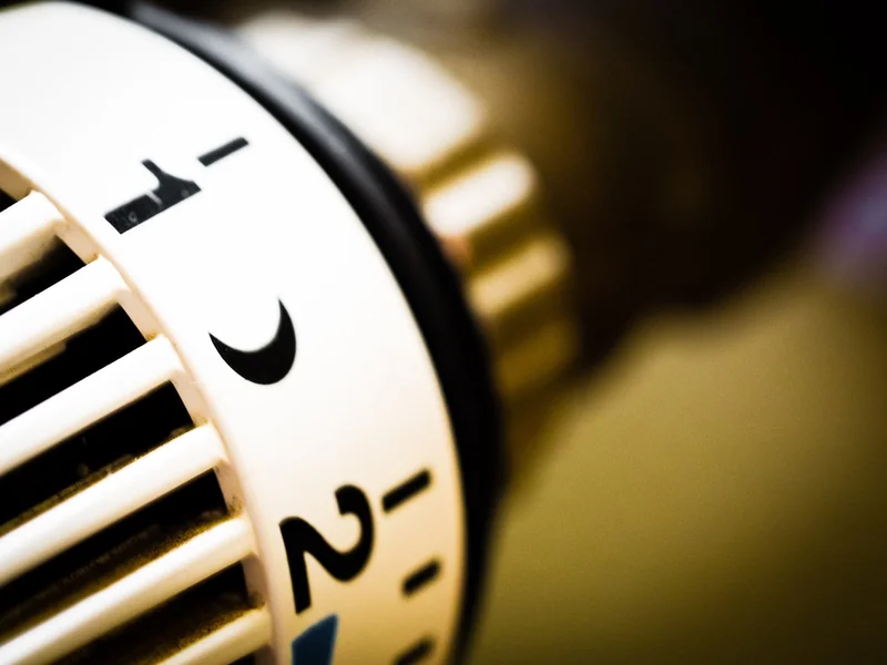 Le chauffage passif : radiateur et bouillotte classique