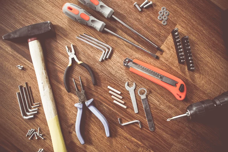 Les outils et matériaux indispensables (la vraie liste 2026)