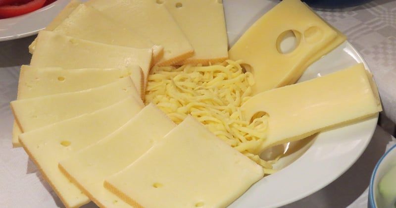 La meilleure raclette : quel appareil choisir pour des soirées réussies